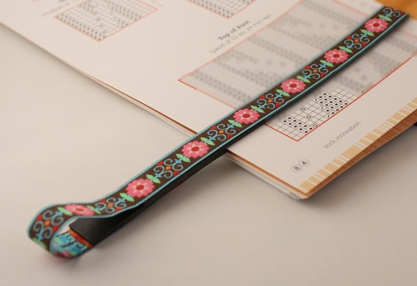 Triangles Pattern Safe Magnetic Chart Reader for Knitting and Crafts