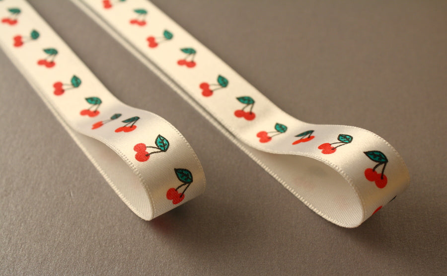 Cherries Pattern Safe Magnetic Chart Reader for Knitting and Crafts