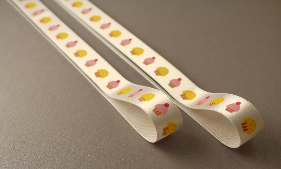 Cupcakes Pattern Safe Magnetic Chart Reader for Knitting and Crafts